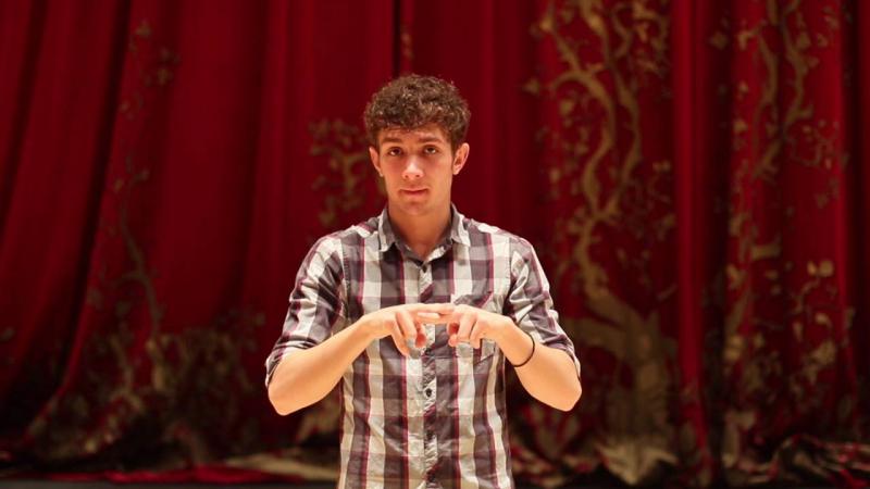 Statul român nu i-a oferit șansa de a susține Bacalaureatul, însă Scoția i-a acordat un post de profesor. Petre Dobre și-a pierdut complet auzul din cauza neglijenței unui doctor