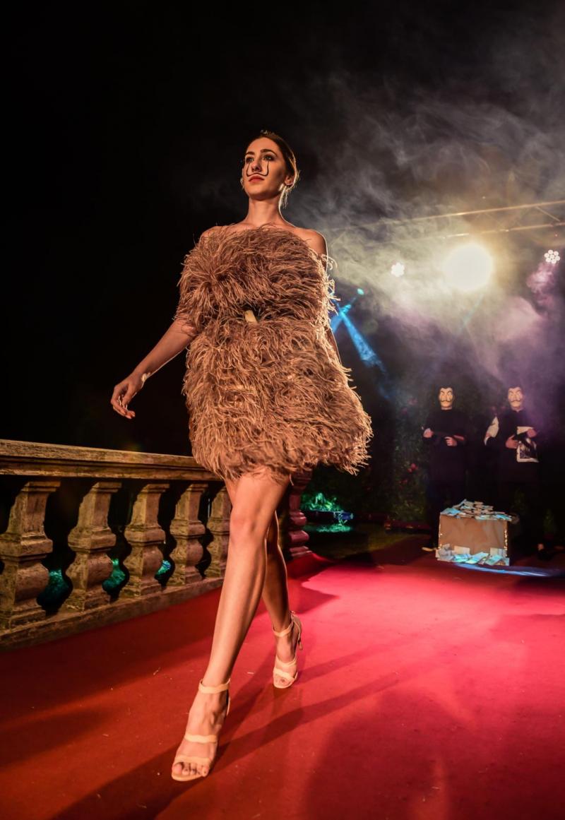 Maria Simion a lansat o colecţie de haine inspiratã din serialul fenomen “Casa de Papel”