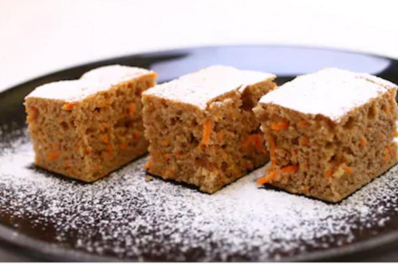 Cel mai gustos și aromat desert de toamnă: Prăjitura cu dovleac și nuci