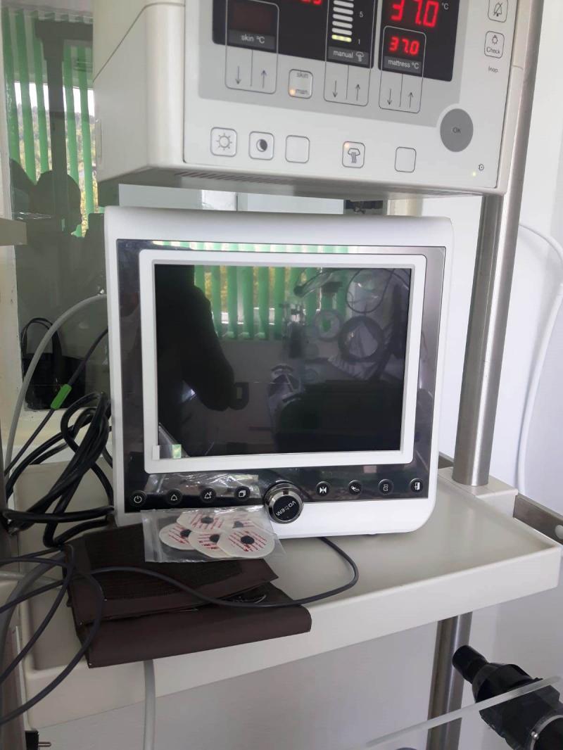 Secțiile de pediatrie și neonatologie ale mai multor spitale din țară, dotate cu aparatură medicală performantă, de către Fundația Mereu Aproape