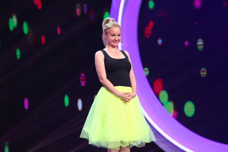 Alida Coman, un stand up comedy de senzaţie pe scena de la iUmor! "Am avut trei relaţii serioase! S-au sfârşit prost! Dumnezeu să-i ierte!"