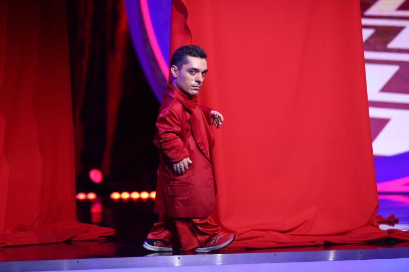 Ce s-a întămplat la „iUmor”, sezonul șapte, ediția trei. Irena Boclincă, s-a întors în forță! Daniel Farcaş, extraterestrul de la iUmor l-a făcut pe Mihai Bendeac să apeleze la manetă și Dan Badea a fost victima unei contorsioniste