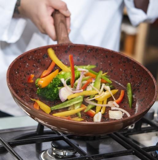 Deliciu în doar 30 de minute! Pui cu mango și sos dulce-picant, un preparat cu care faci spectacol!