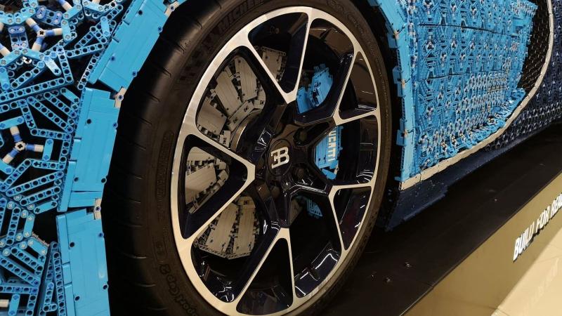 Un milion de piese Lego și 13.438 ore de muncă pentru un Bugatti Chiron în mărime naturală! Replica a ajuns și în România