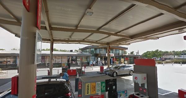 Un bebeluș a fost găsit într-o toaletă de pe autostradă. A fost abandonat de mama sa, imediat după ce s-a născut