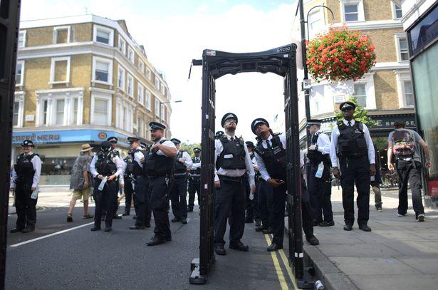 A mușcat-o violent de buză și i-a spus: „Eu sunt diavolul”. Femeia agresată de un bărbat necunoscut în timpul unui carnaval va avea nevoie de operație pentru a se recupera