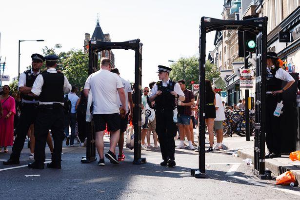 A mușcat-o violent de buză și i-a spus: „Eu sunt diavolul”. Femeia agresată de un bărbat necunoscut în timpul unui carnaval va avea nevoie de operație pentru a se recupera