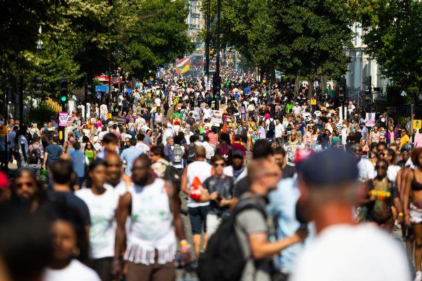 A mușcat-o violent de buză și i-a spus: „Eu sunt diavolul”. Femeia agresată de un bărbat necunoscut în timpul unui carnaval va avea nevoie de operație pentru a se recupera