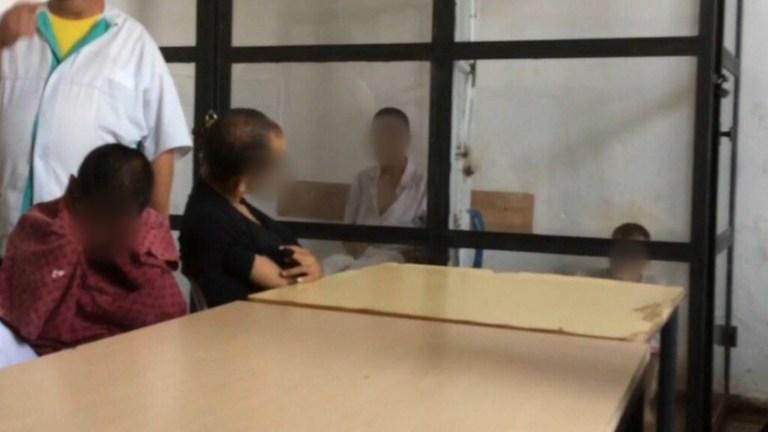 Oameni cu dizabilităţi ţinuţi în cuşti și legați de pat cu fâșii din cârpe! Apel urgent pentru salvarea pacienților internați la Secția de Psihiatrie a Spitalului Municipal Sighetu Marmației