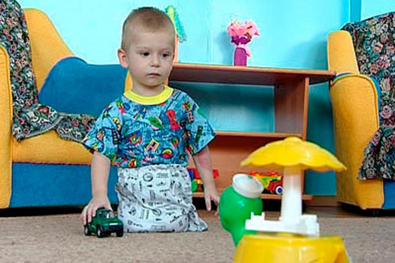 Maxim nu a apucat să facă niciun pas. Când era bebeluș, un incendiu i-a furat ambele picioare. Astăzi, puștiul visează să participe la Jocurile Paralimpice