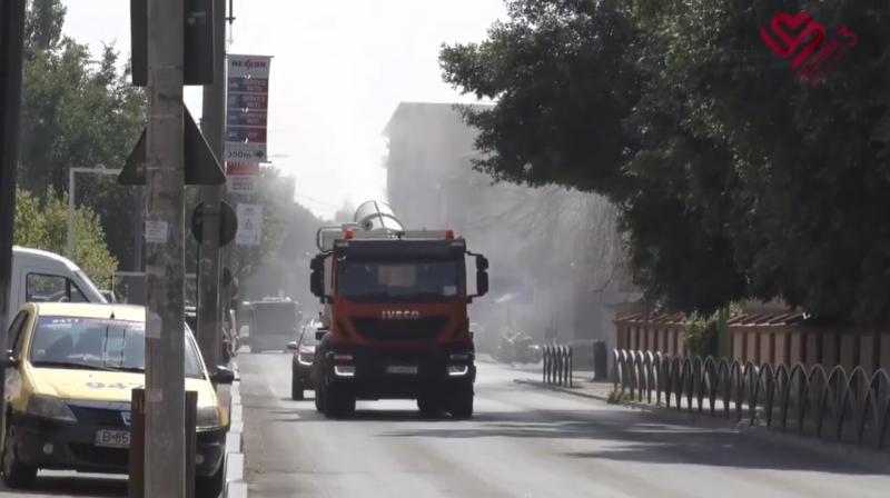 Primăria unui sector din capitală a venit cu soluția pentru combaterea caniculei. Un utilaj pentru răcorirea aerului circulă pe străzile din București