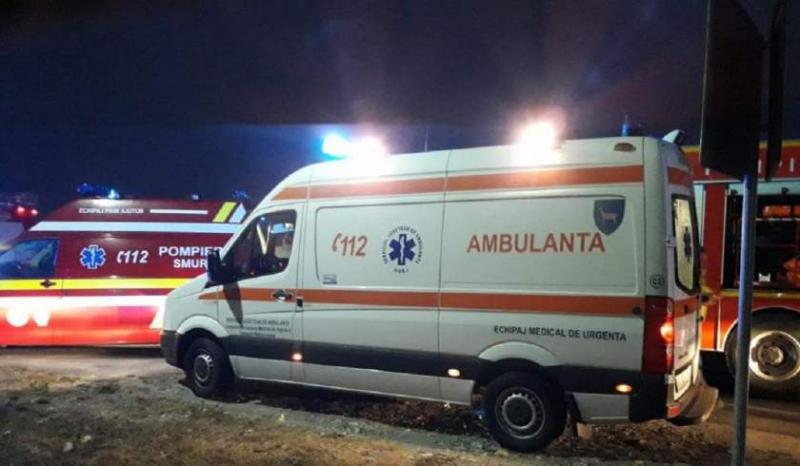 A intrat cu mașina în casă și s-a răsturnat! O femeie a murit într-un accident teribil în Arad | FOTO