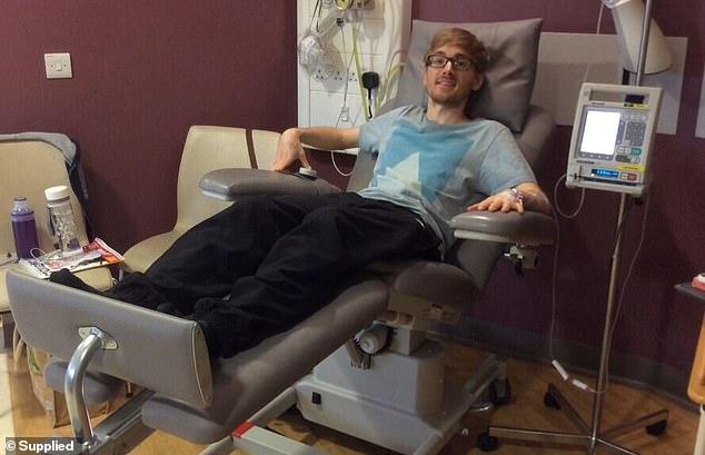 A început să îi scrie scrisori fiului ei, în Rai. Tânărul a murit chiar în ziua nunții sale: „L-am strâns în brațe. A fost ultima lui noapte cu noi”