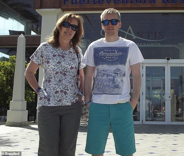 A început să îi scrie scrisori fiului ei, în Rai. Tânărul a murit chiar în ziua nunții sale: „L-am strâns în brațe. A fost ultima lui noapte cu noi”