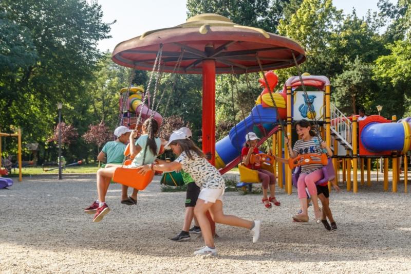 47 de copii au mers în prima excursie din viața lor, în capitală, prin proiectul „Ne plimbăm și învățăm”