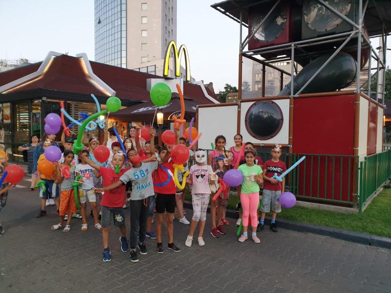 47 de copii au mers în prima excursie din viața lor, în capitală, prin proiectul „Ne plimbăm și învățăm”