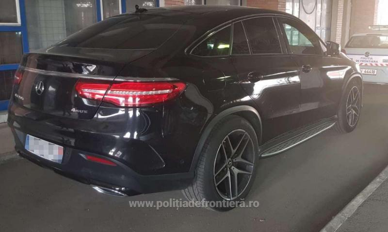 Au încercat să intre în țară cu un Mercedes de 45.000 de euro. Ce s-a întâmplat la vamă