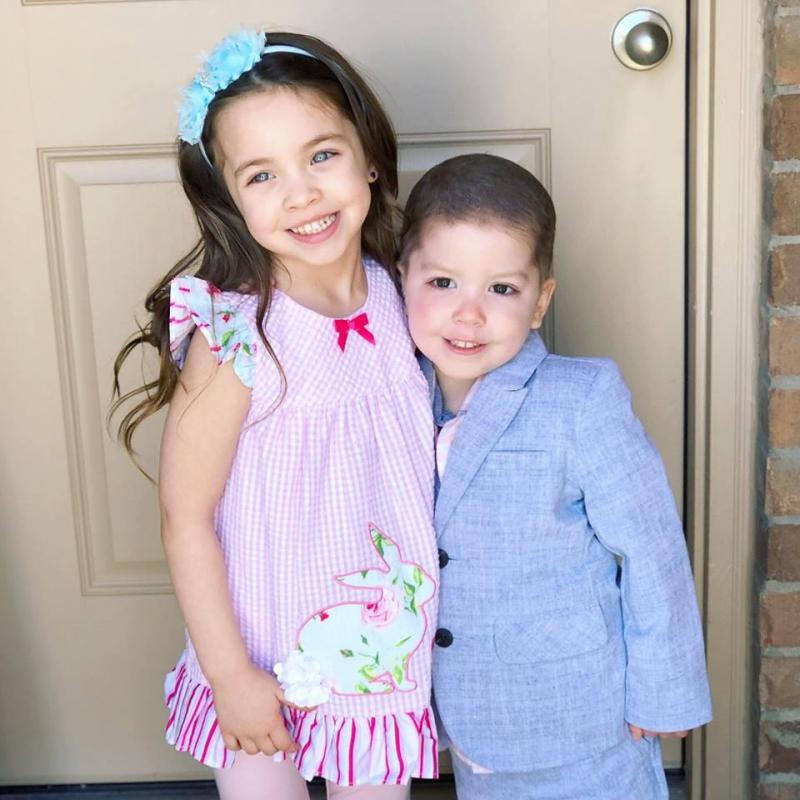 „Stai liniștit, o să fie bine”! Nu știe că frățiorul ei e pe moarte, știe doar că trebuie să aibă grijă de el atunci când îi este rău