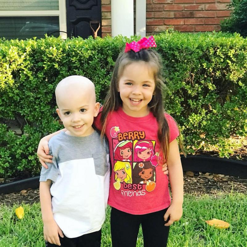 „Stai liniștit, o să fie bine”! Nu știe că frățiorul ei e pe moarte, știe doar că trebuie să aibă grijă de el atunci când îi este rău