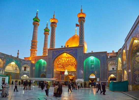 Top zece lucruri bizare despre Iran! Violatorul se căsătorește cu victima, iar fetele se pot mărita de la 13 ani! Ce mesaj „ascunde” steagul?