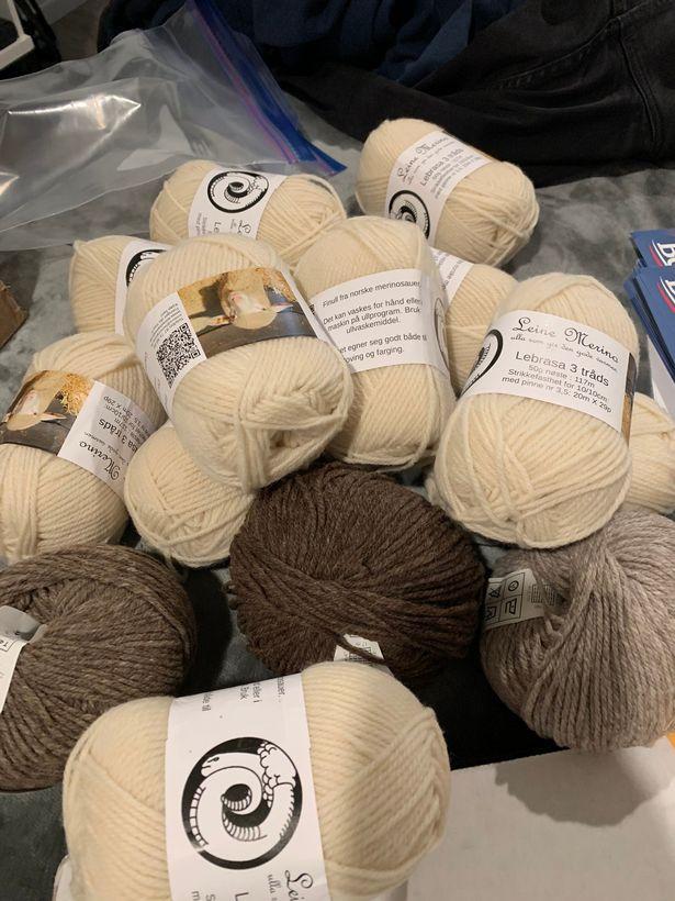 Un bărbat și-a comandat un pulover online, dar a trăit un șoc la livrare! Ce era în cutie, de fapt: „Simt că înnebunesc”