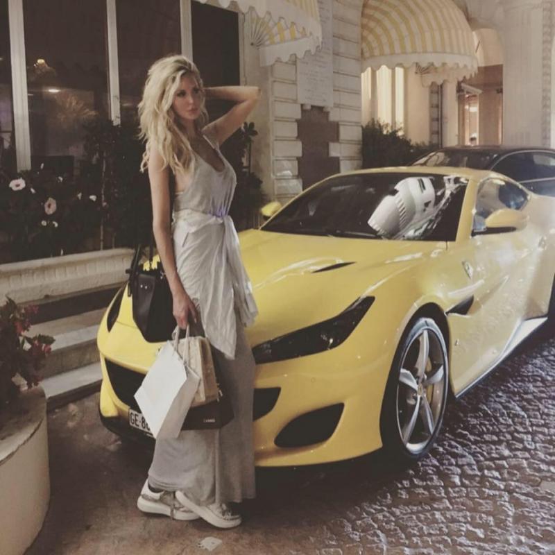 Și-a jefuit propria bunică bolnavă fără remușcare! Poliția a rămas șocată când au aflat pe ce a cheltuit tânăra banii