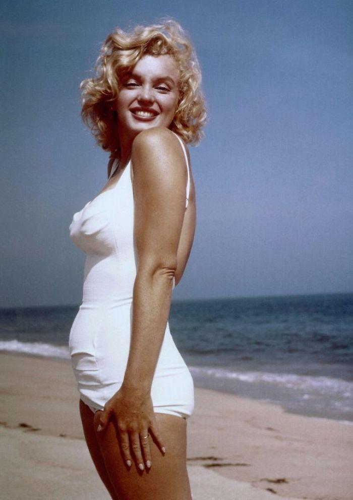Cum arăta o zeiță a frumuseții în anii '50. Marilyn Monroe avea celulită, dar nimeni n-o blama: Imagini cu ea, la plajă