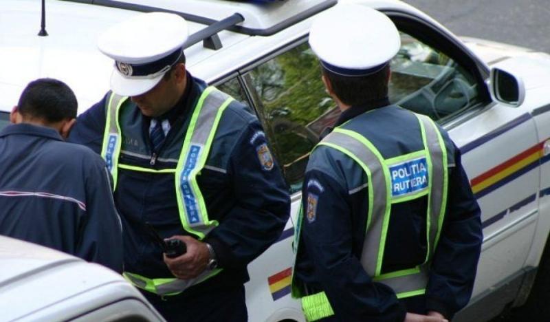 Atenție, șoferi! Polițiștii pot verifica interiorul mașinii! Ce greșeală simplă îți aduce sute de lei amendă