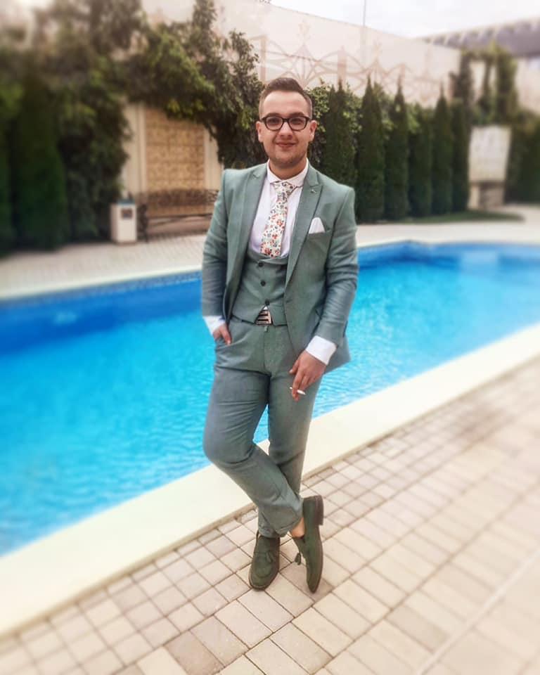 Joac-o pe asta, ce diferență! Cum arăta Răzvan Babană, &icirc;nainte de Chefi la cuțite! &bdquo;Acum ești mai bine&rdquo;