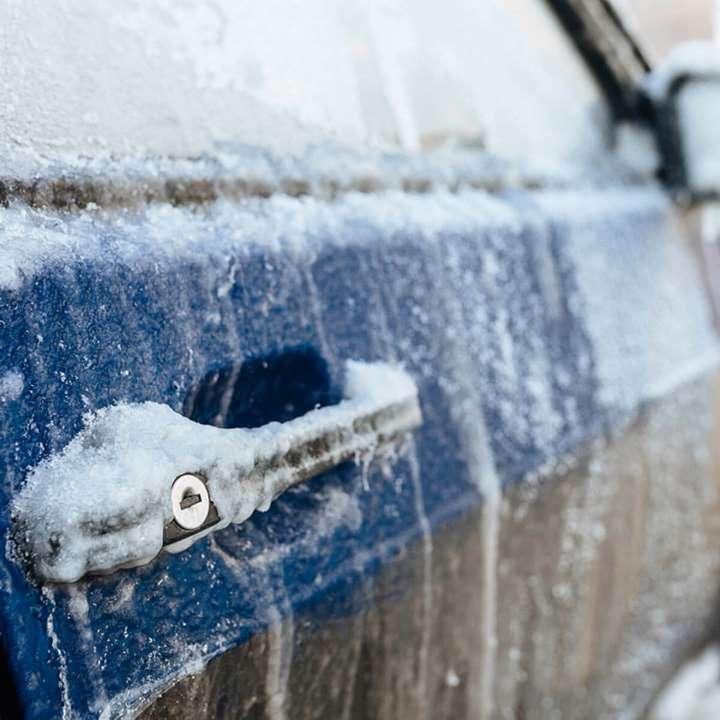 Atenție, șoferi! Cum încălzești rapid mașina, în zilele reci! Trucul ce te salvează imediat