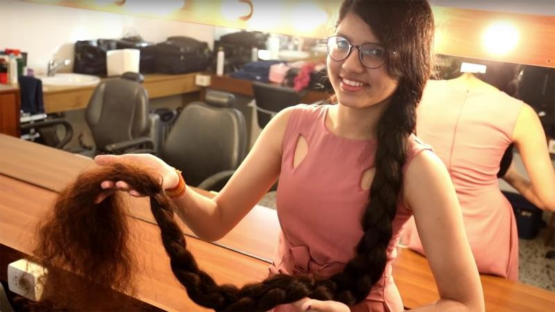 La o parte, Rapunzel! O adolescentă splendidă din India, în Cartea Recordurilor pentru părul ei! Cum îl îngrijește. „Totul a început de la o tunsoare nereușită” – FOTO