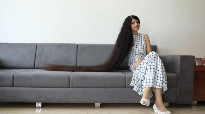 La o parte, Rapunzel! O adolescentă splendidă din India, în Cartea Recordurilor pentru părul ei! Cum îl îngrijește. „Totul a început de la o tunsoare nereușită” – FOTO