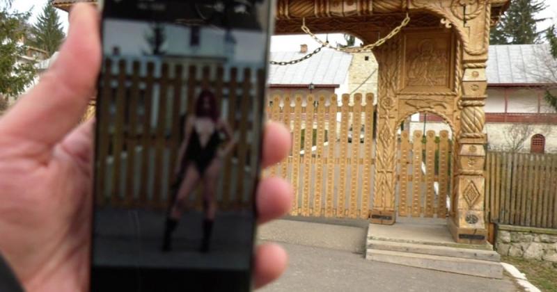 Reacţia bisericii, după ce o elevă a pozat indecent, cu o armă în mâini, la Mănăstirea Ciolanu! Ce i se va întâmpla adolescentei. „Fapta e blasfemitoare!” - FOTO