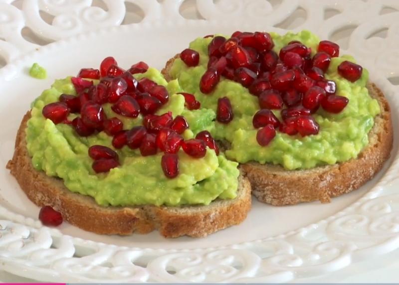 Zece rețete cu avocado simple și gustoase pentru gustări sănătoase