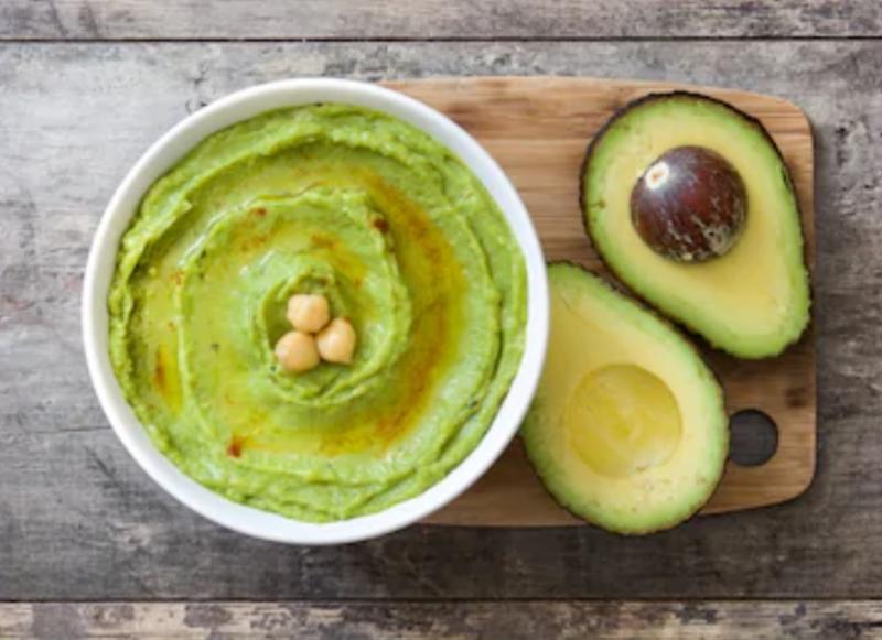 Zece rețete cu avocado simple și gustoase pentru gustări sănătoase