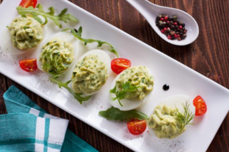 Zece rețete cu avocado simple și gustoase pentru gustări sănătoase