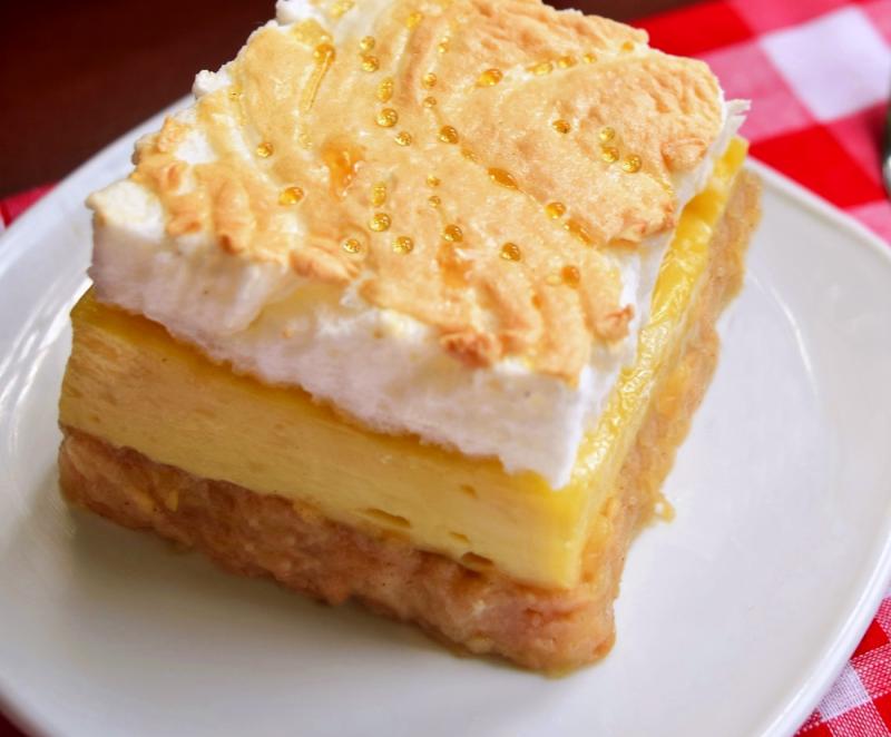 Rețeta pentru Prăjitura Stropi de rouă. O nebunie de gusturi și arome și un adevărat spectacol în farfurie!