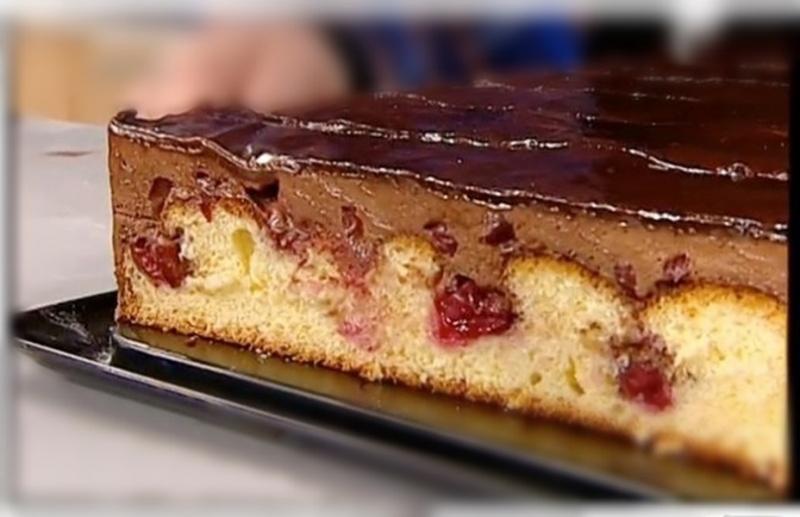 Prăjitura Ciocolatina cu vișine din compot. O armonie perfectă de arome și culori!