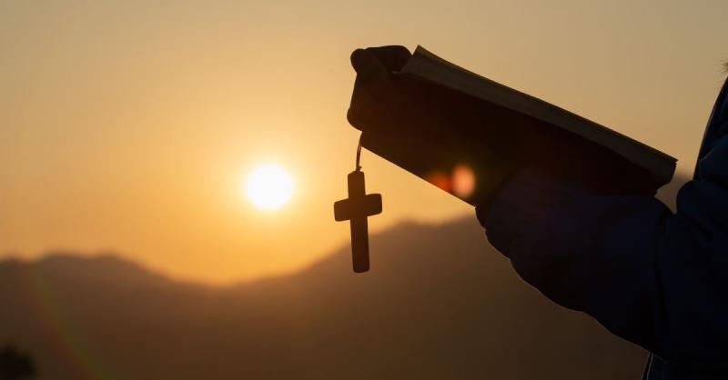 O femeie din Suceava a murit după ce a ținut post negru! Ce s-a găsit în sângele ei