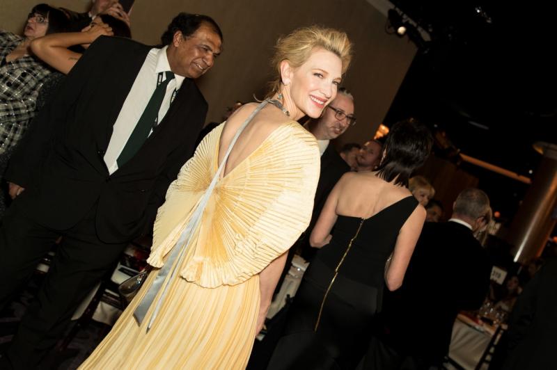 Cele mai caraghioase ținute de la gala Globurilor de Aur! Cum s-au făcut de rușine Jennifer Lopez și alte vedete pe covorul roșu și cine le-a dat clasă - Galerie foto