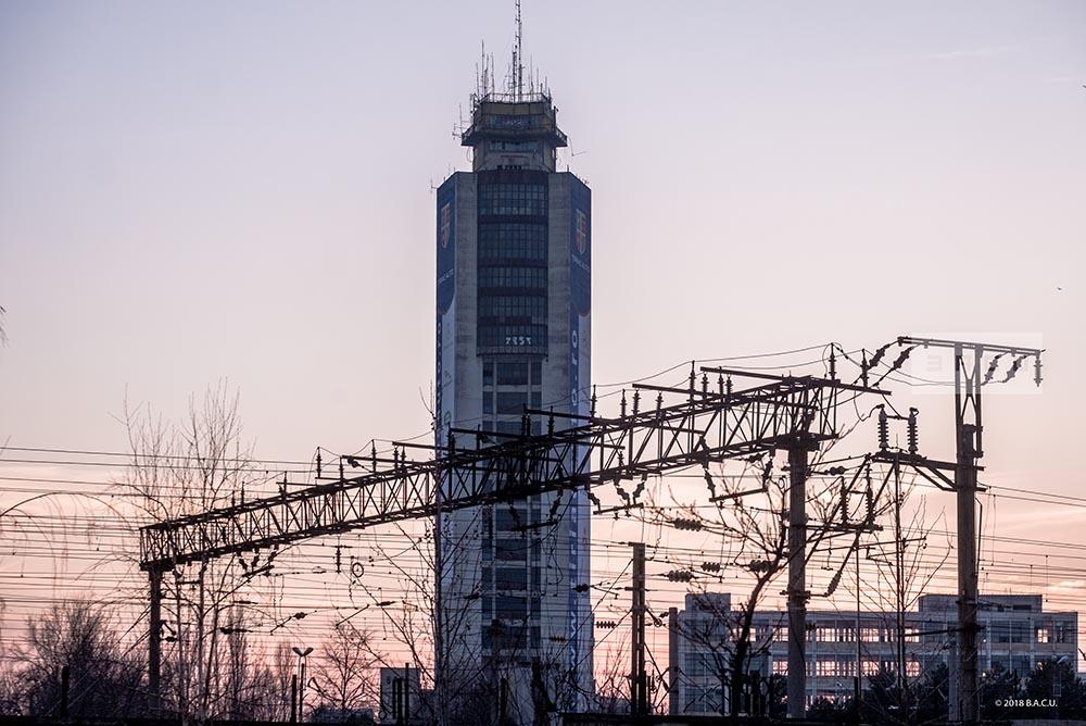 Turnul IFMA. Ceaușescu și-a făcut lift către cer. N-a mers ...