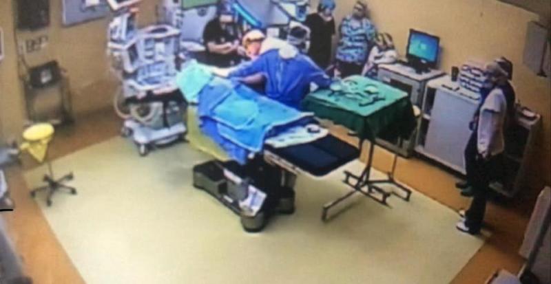 FOTO | Mesaj tulburător despre intervenția medicului Beuran: "Plin de microbi și bacterii a pus mâna pe bolnava arsă și a contaminat câmpul operator"