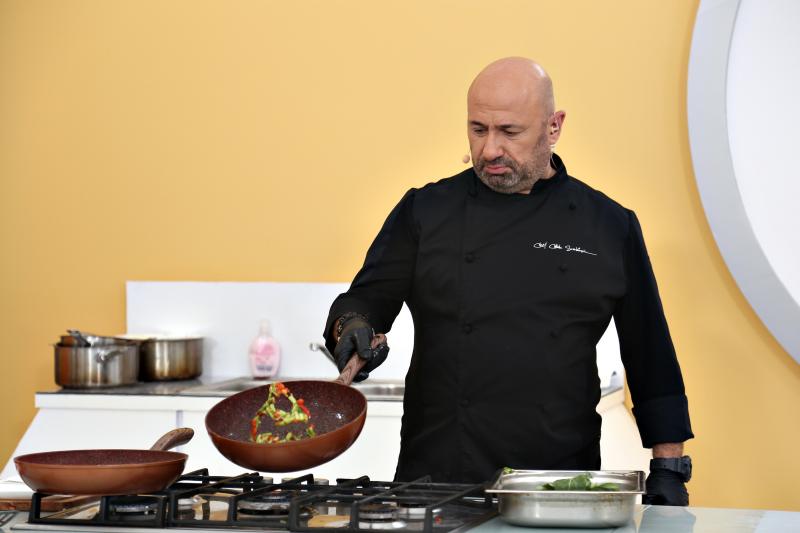 Cătălin Scărlătescu are sau nu iubită? Dezvăluiri despre viața amoroasă a juratului „Chefi la cuțite”