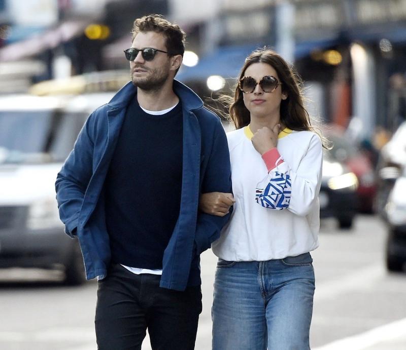 jamie dornan si sotia sa pe strada