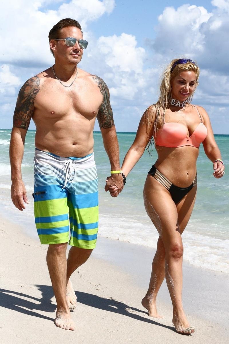 Marcela Iglesias, ipostaze tandre alături de soț, la plajă. Cum au fost cei doi fotografiați