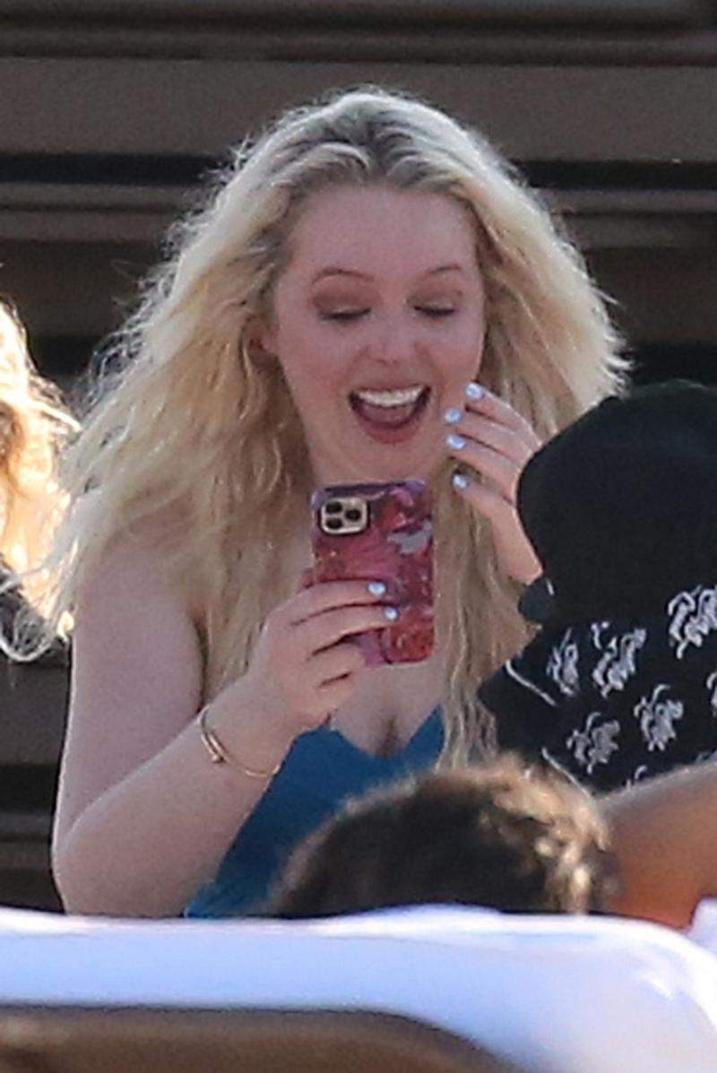 Tiffany Trump, la plajă, alături de prieteni