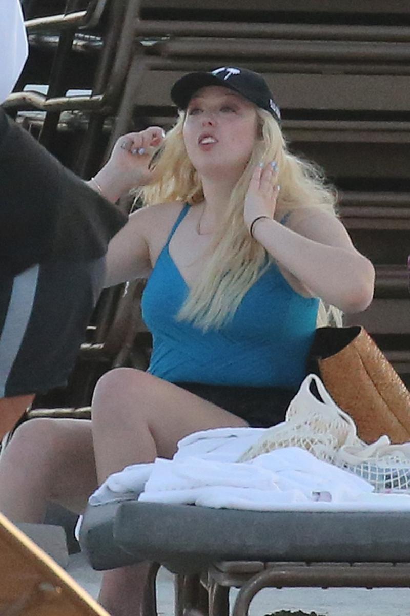 Fiica cea mică a lui Donald Trump, apariție rară la plajă. Tiffany, suprinsă alături de prieteni în Miami