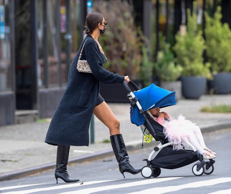 Modelul Irina Shayk, fosta iubită a lui Cristiano Ronaldo, surprinsă în timp ce își ducea fiica la școală, într-o ținută extrem de sexy