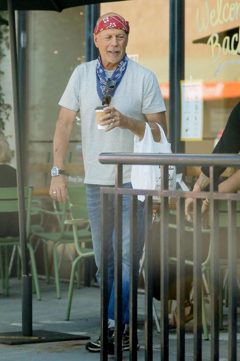 Dovada că timpul nu iartă pe nimeni. Cum a ajuns să arate celebrul actor Bruce Willis la 65 de ani