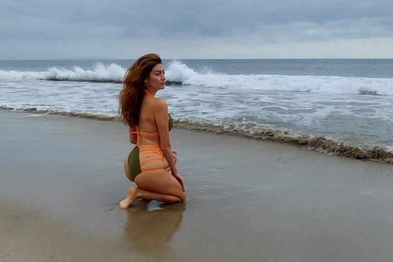 Blanca Blanco, într-un costum de baie unic pe plaja din Malibu